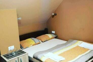 تختخواب و صبحانه Letnjikovac Rooms