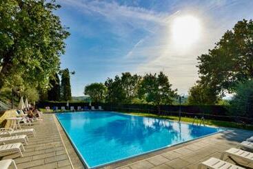 هتل Borgo Graziani