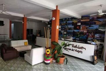 هتل Hostal Tah Itza
