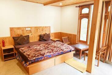 هتل Moksha Woodhouse