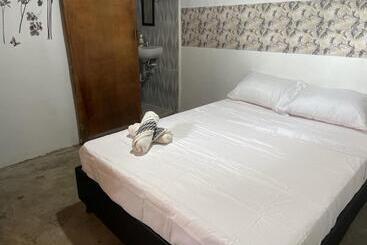 هتل Palomino Plaza Hostel