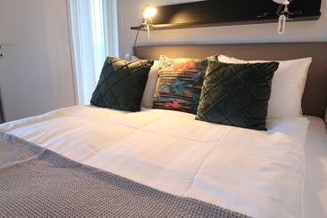Luxury Business 2 Rooms Apartment By City Living   Umami
