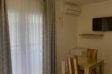 پانسیون Apartmani Orlović Bar
