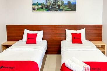Reddoorz Plus @ Grand Tabona Hotel Ternate