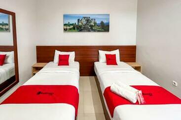 Reddoorz Plus @ Grand Tabona Hotel Ternate