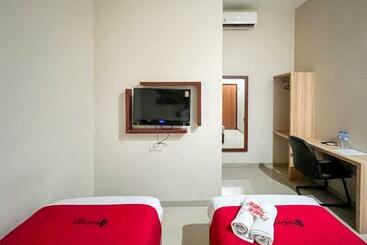 Reddoorz Plus @ Grand Tabona Hotel Ternate