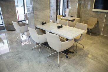 Ada Feli̇ci̇ty Otel