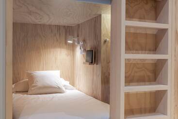 Colo Colo Hostel   Single Private Beds