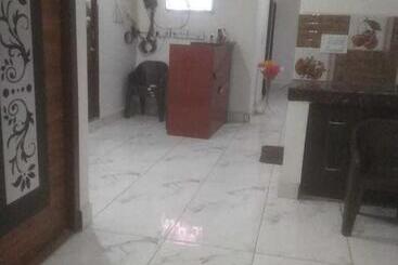 هتل Oyo 91128  Mongoose Palace