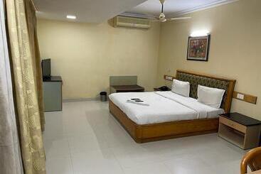 Nakshatree Hotels, Maruthi Residency  Mogappair