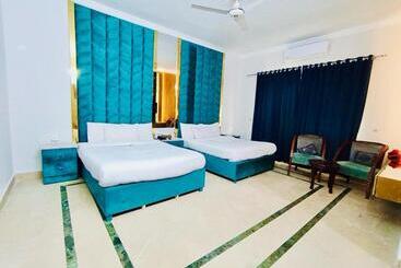 پانسیون Grand Hayat Guest House