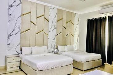 پانسیون Grand Hayat Guest House