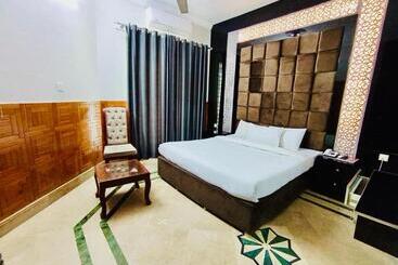 پانسیون Grand Hayat Guest House