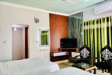 پانسیون Grand Hayat Guest House