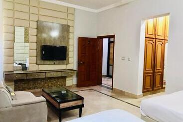پانسیون Grand Hayat Guest House