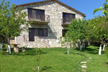 مبيت وإفطار Guest House Ijevan S Garden