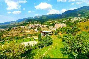 مبيت وإفطار Guest House Ijevan S Garden