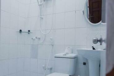 تختخواب و صبحانه Mangrove Inn Hura
