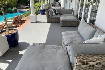 تختخواب و صبحانه Mirabelle Guesthouse