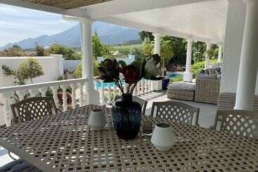 تختخواب و صبحانه Mirabelle Guesthouse