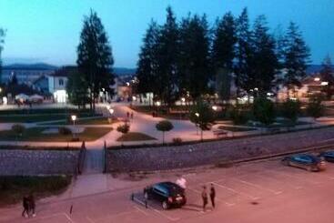 تختخواب و صبحانه Vila Centar Mb