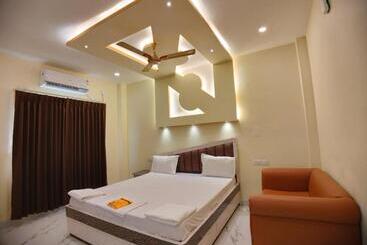 هتل Hindusthan Inn   On Beach