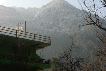 هتل The Royal Orchard Kasol