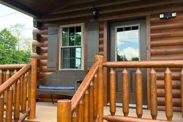 پانسیون Lincoln Log Cabins