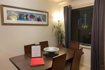 City River Views Free Parking Wifi Netflix Wine