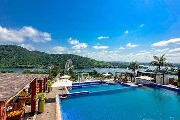 هتل Bridgeview Resort