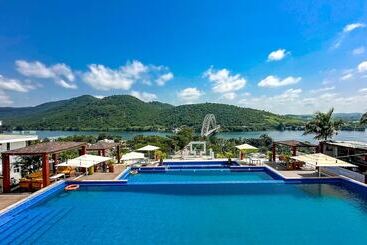 هتل Bridgeview Resort