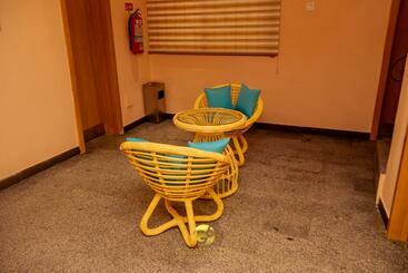 Golden Six Hotel And Restaurant