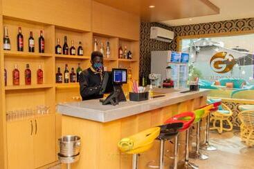 Golden Six Hotel And Restaurant