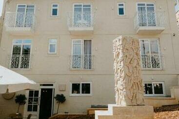 هتل Townhouse17 Boutique Bed & Breakfast