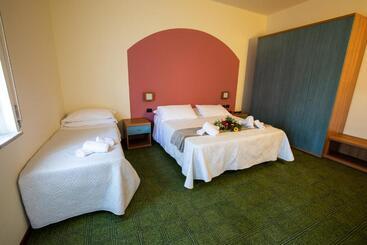 هتل Xxv Aprile Casa Per Ferie