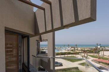 استراحتگاه Matarma Beach Residence