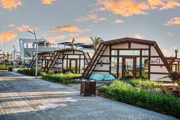 استراحتگاه Matarma Beach Residence