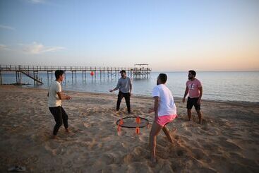 استراحتگاه Matarma Beach Residence