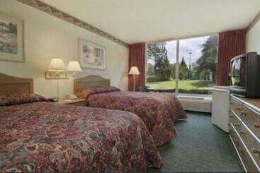 هتل Economy Inn & Suites
