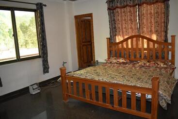 هتل Murree Village Guest House