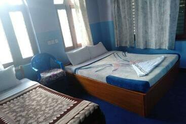پانسیون Century Guest House