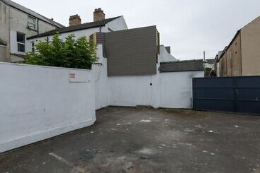 Apartamentos turísticos Hot Tub Jacuzzi On Private Terrace Free Gated Parking Sleeps 8