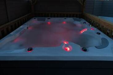 Hot Tub Jacuzzi On Private Terrace Free Gated Parking Sleeps 8