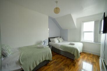 Hot Tub Jacuzzi On Private Terrace Free Gated Parking Sleeps 8
