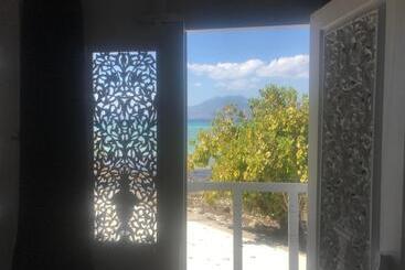 هتل Eco Dive Resort Alycastre
