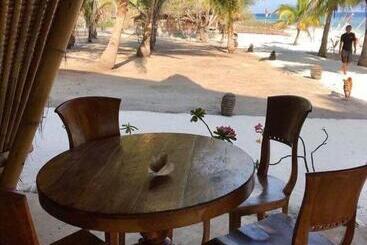 هتل Eco Dive Resort Alycastre
