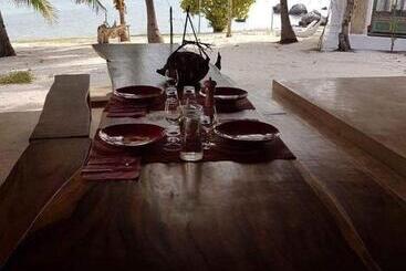 هتل Eco Dive Resort Alycastre