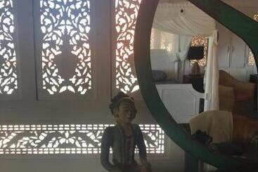 هتل Eco Dive Resort Alycastre