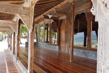 هتل Eco Dive Resort Alycastre