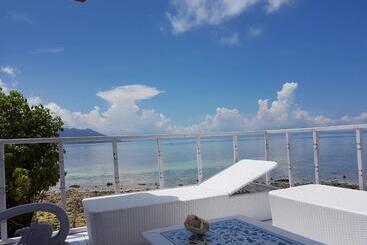 هتل Eco Dive Resort Alycastre